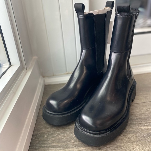 Brand NEW! HM boots. SIZE 10 - Picture 3 of 4